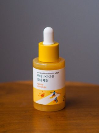 Cыворотка с ниацинамидом и витамином С для сияния кожи Round Lab Vita Niacinamide Dark Spot Serum