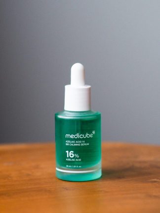 Успокаивающая сыворотка с 16% азелаиновой кислоты Medicube Azelaic Acid 16 BB Calming Serum