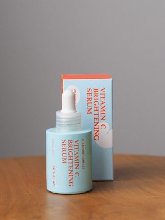 Осветляющая сыворотка с витамином C и пептидами SKIN&LAB Vitamin C Brightening Serum