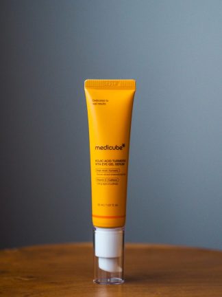 Выравнивающий крем для глаз с койевой кислотой и витамином С medicube Kojic Acid Turmeric Vita Eye Gel Serum