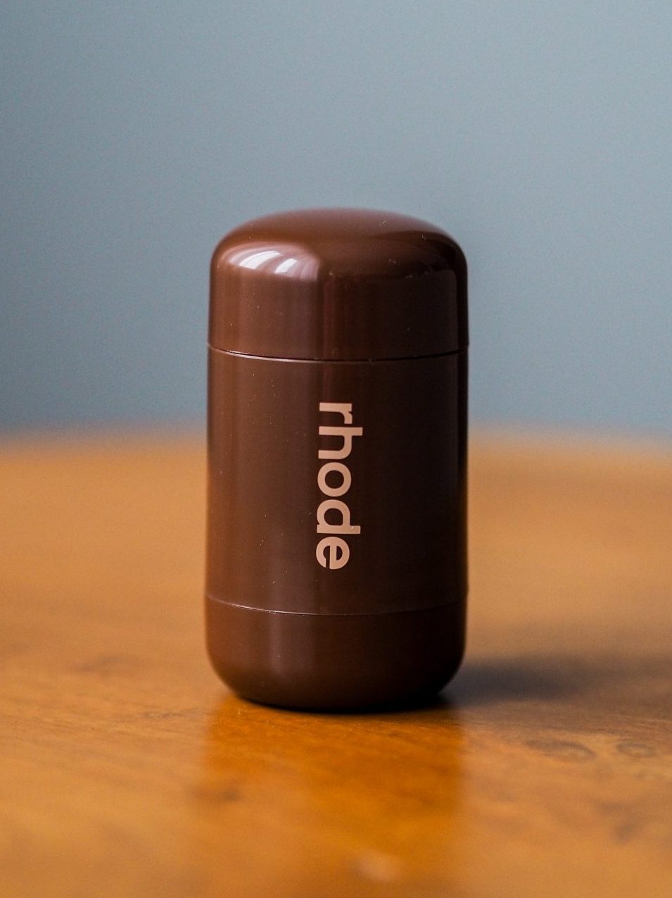 Rhode Pocket Bronze, оттенок Sip — золотистый бронзовый тон для светлой кожи