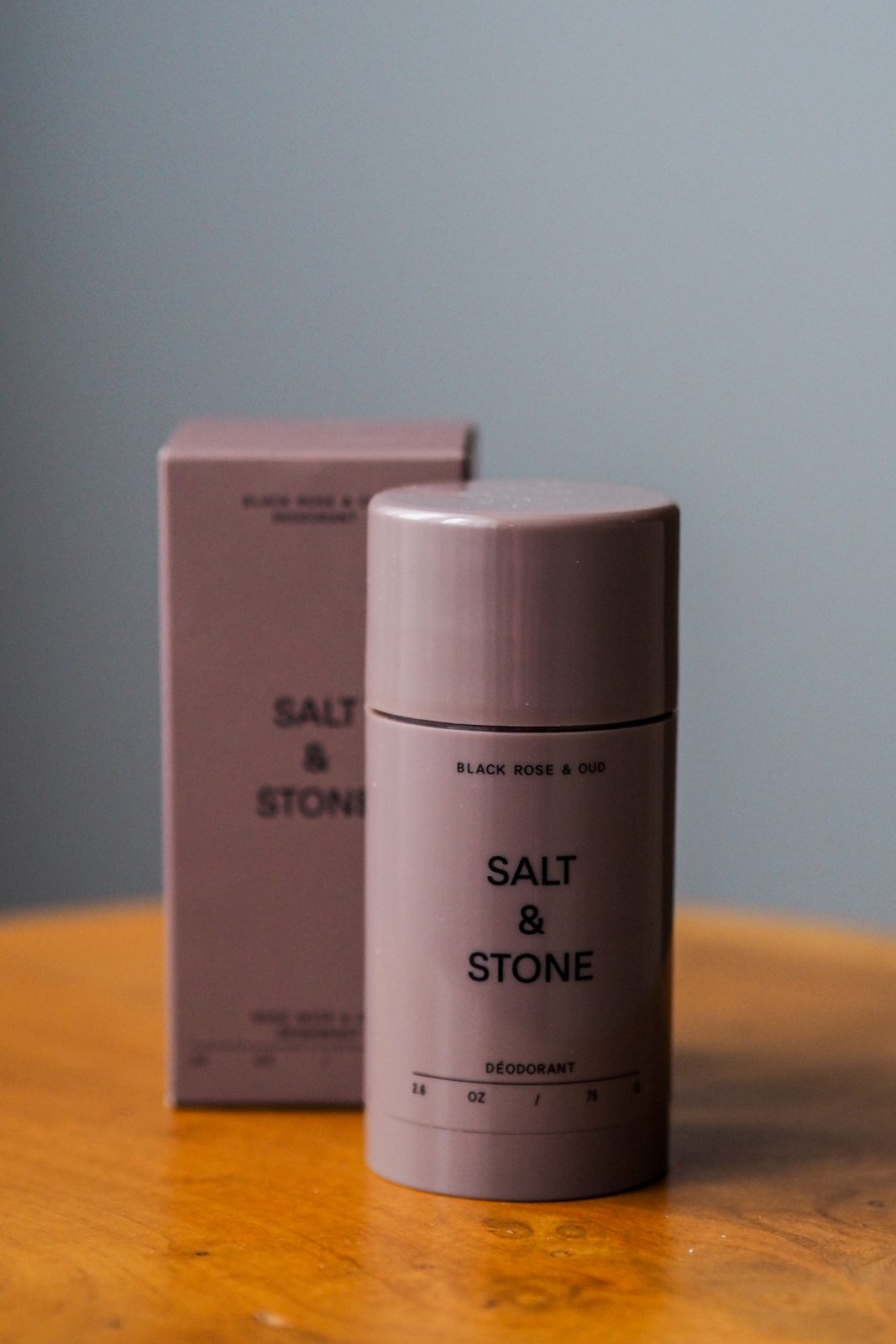SALT & STONE Black Rose and Oud Natural Deodorant — твёрдый дезодорант — изображение 3