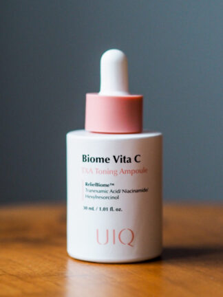 UIQ Vita C TXA Toning Ampoule — осветляющая сыворотка с витамином С и транексамовой кислотой для ровного тона и сияющей кожи